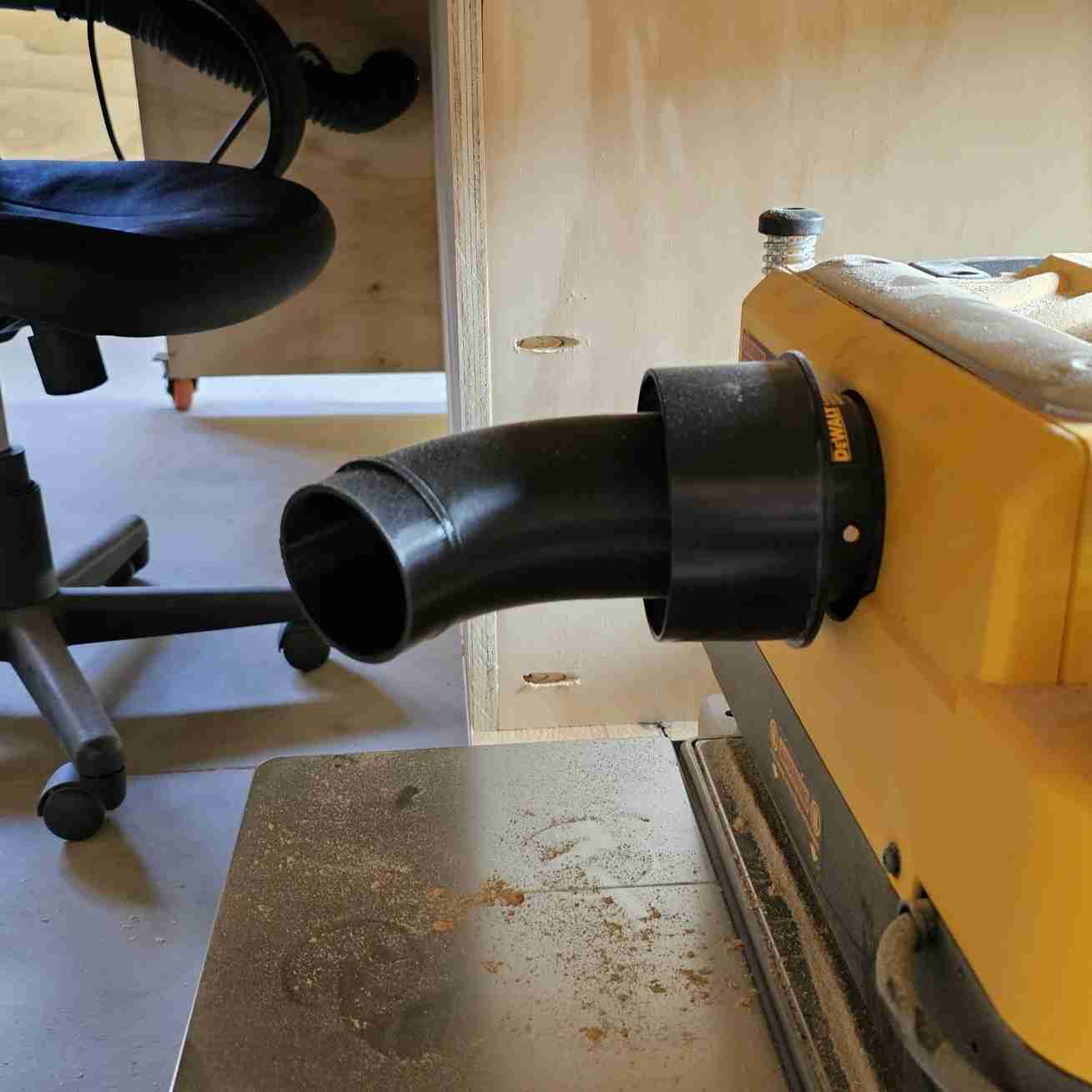 DW735 Planer to 2 1/4" Shopvac Hose 45° Coupler